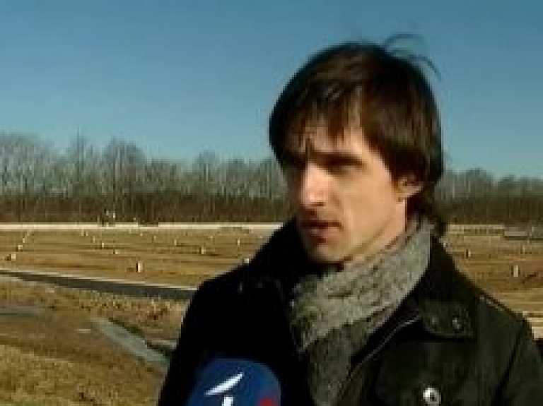 Vinters noraida bažas par ģenētiski modificētu sēklu audzēšanu (video)