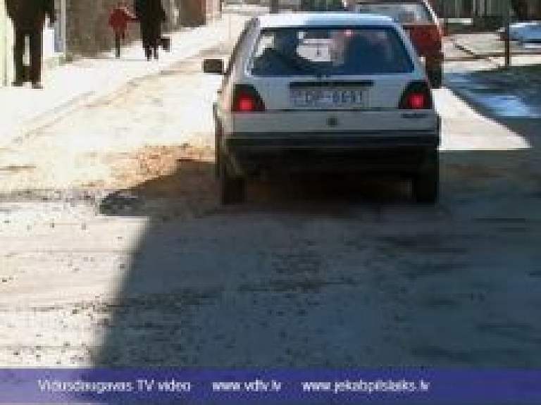 Jēkabpilī ielu remontiem pārāk mazs finansējums (video)