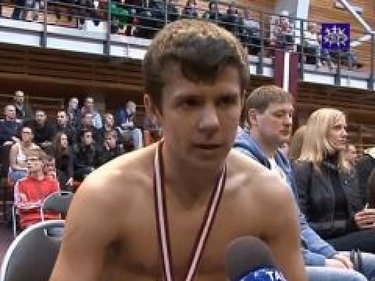 Talsos pulcējas K-1 sportisti no dažādām valstīm (video)