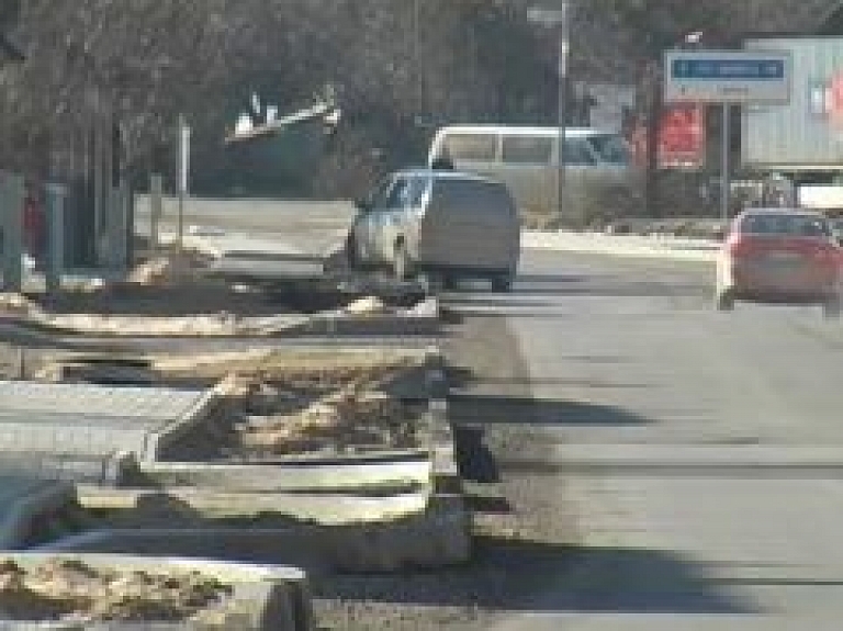 Atsāksies Rīgas ielas rekonstrukcija (video)