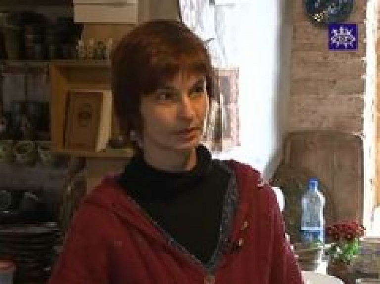 Talsu keramiķi ar māliem māca strādāt citus (video)