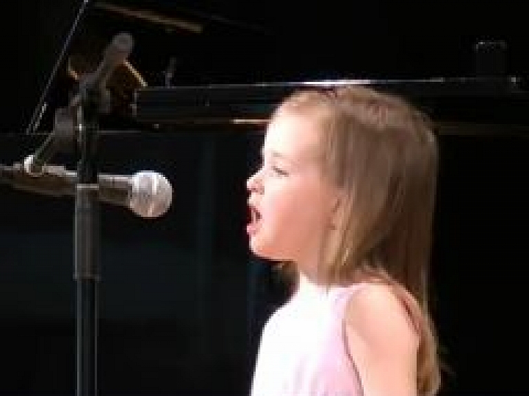 Jēkabpilī pavasari ieskandina mazie "cāļi" (video)