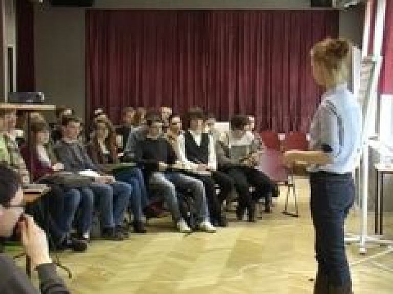 Jēkabpilī jaunieši gatavojas uzņēmējdarbības sacensībām (video)