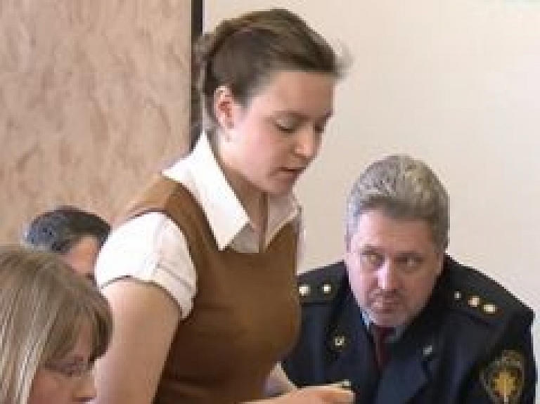 Rēzeknes Augstskolas studenti piedalās tiesas procesa izspēlē (video)