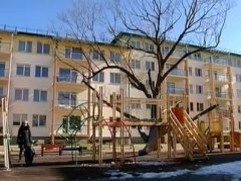 Rīgas centra dzīvokļi dārgāki nekā Viļņā un Tallinā esošie (video)