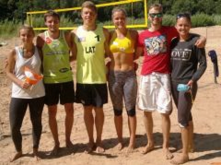 Noskaidroti uzvarētāji pludmales volejbola sacensību posmā
