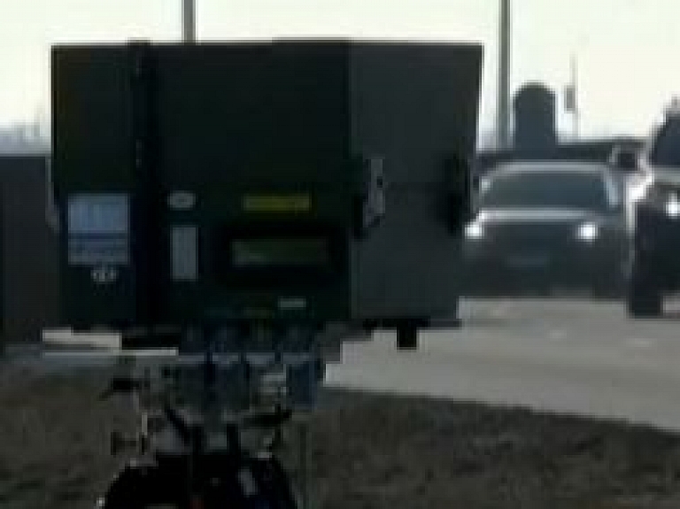 Aizdomas, ka ātruma sodus grib celt fotoradaru uzstādītāja dēļ (video)