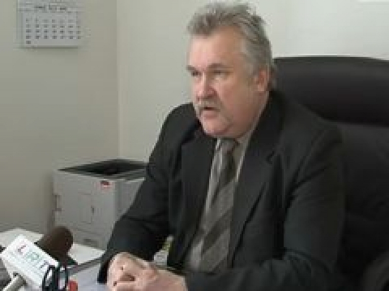Rēzeknieši neapmierināti ar ietvju stāvokli (video)