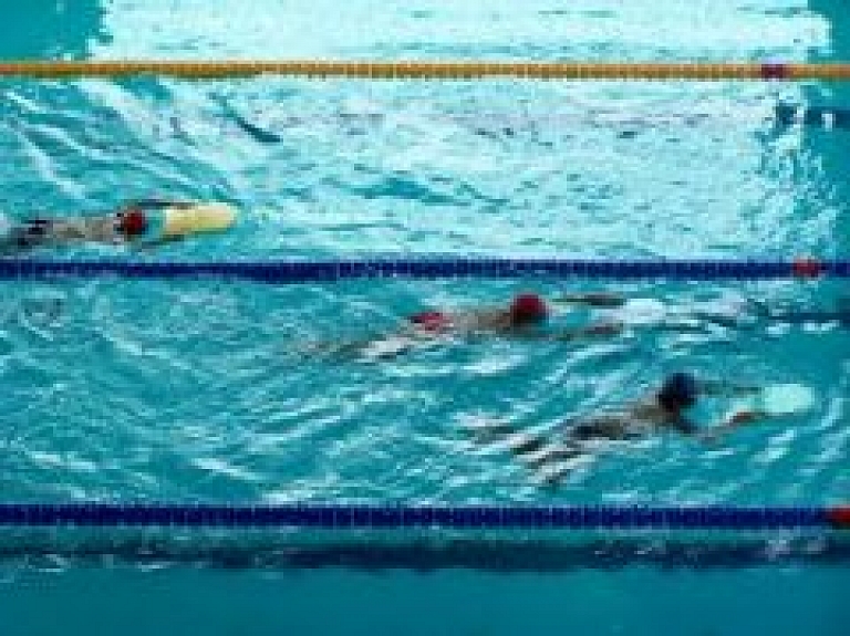 Jēkabpilieši veterānu sporta spēlēs peldēšanā iegūst astoņas medaļas