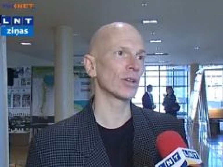 Jaunie arhitekti iesaka idejas Rīgai (video)