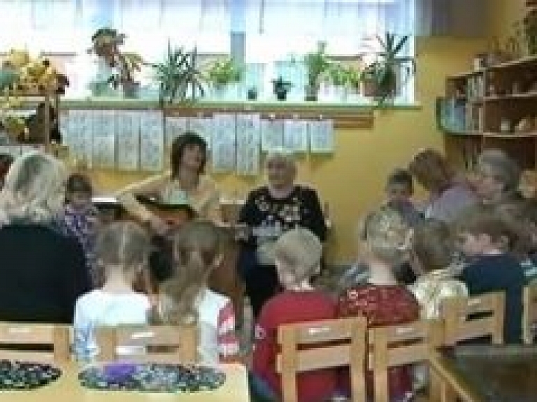 Jāņmuižas bērnudārzā aizvadīta Labestības diena (video)