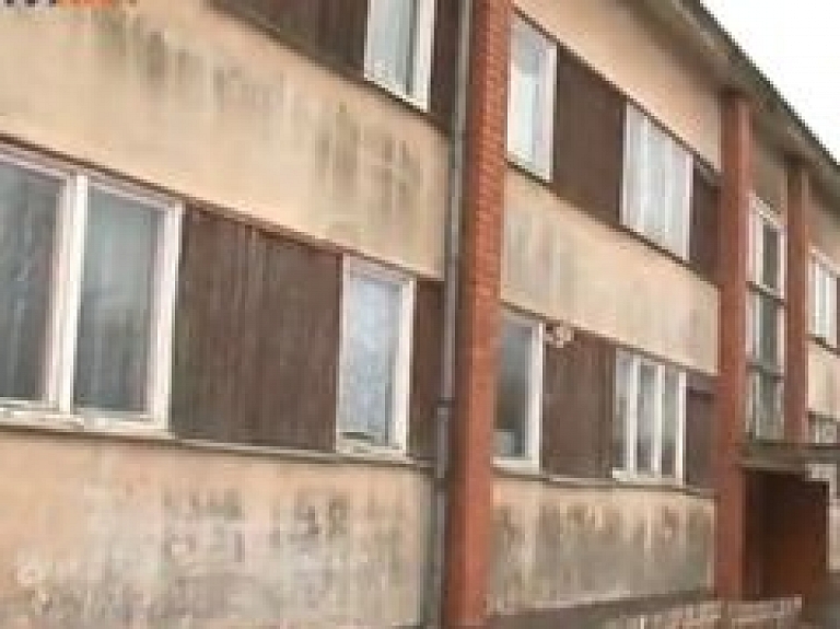Tāšu ciemā ģimenei atsaka maksāt GMI pabalstu "ātrā kredīta" dēļ (video)