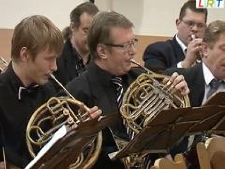 Profesionālais pūšamo instrumentu orķestris "Rēzekne" svin 20.jubileju (video)