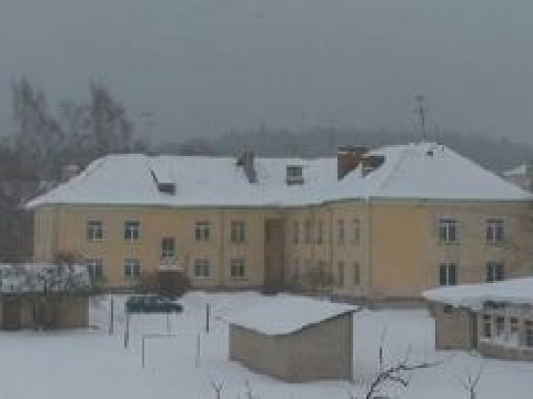 Kocēnu novadā Eiropas Sociālā fonda projekta ietvaros izveidots krīzes dzīvoklis (video)