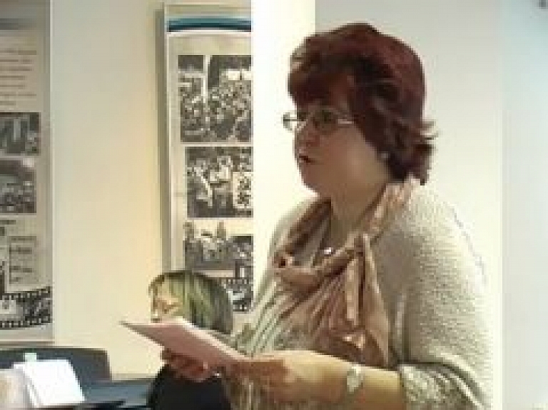 Jēkabpilī atklāts Ligitas Ābolnieces pārdomu krājums (video)
