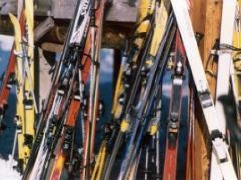 Aizvadītas Siguldas novada skolu sacensības distanču slēpošanā