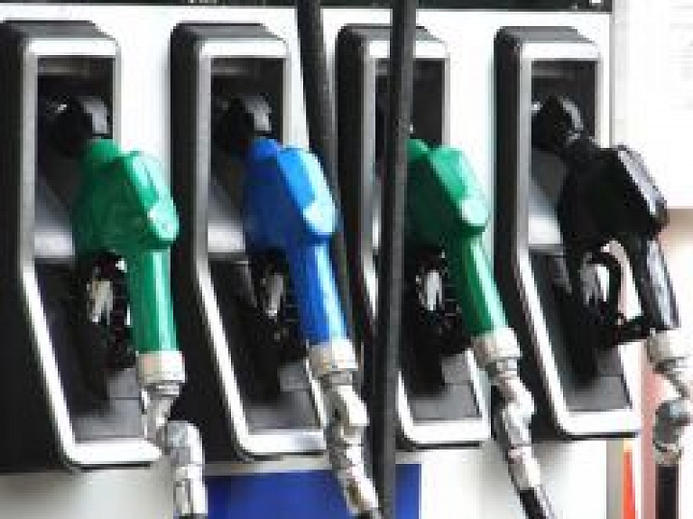 Mazo degvielas tirgotāju biznesu traucē lielo spēlētāju cenu politika lauku apvidos