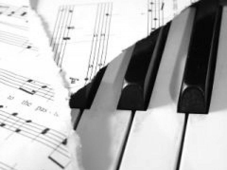Talsu tautas namā piestās muzikālais "Ekspresis Rīga – Talsi"