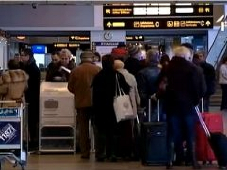 Izveidots jauns palīdzības tālrunis latviešiem, atrodoties ārzemēs (video)