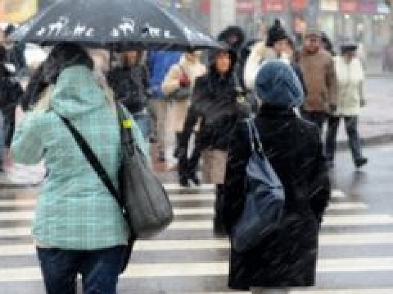 Aicina sievietes iesaistīties akcijā "Nespēlē paslēpes ar vēzi!" (video)