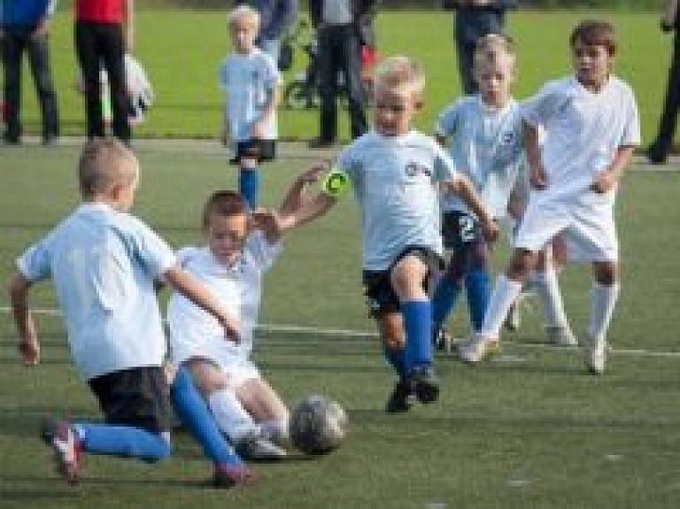 Liepājas un Nīcas futbolisti tiek pie jauna inventāra