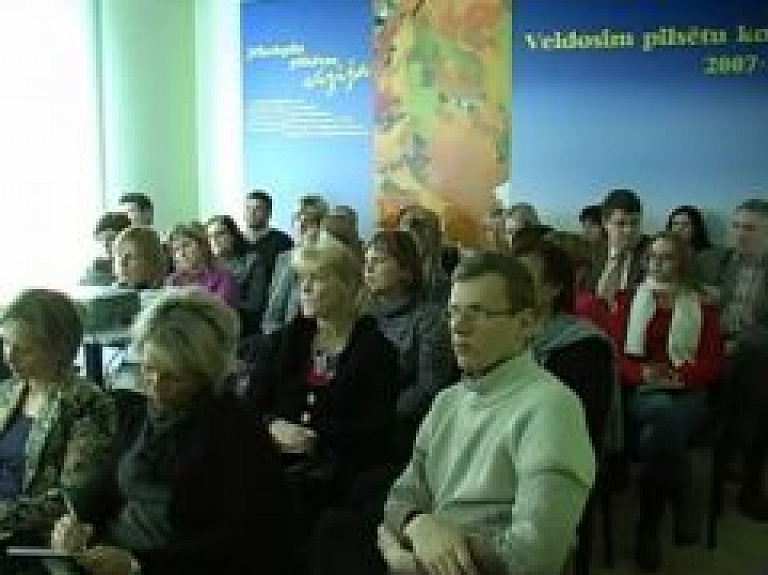 Jēkabpilī cenšas izprast cilvēkus ar redzes traucējumiem (video)