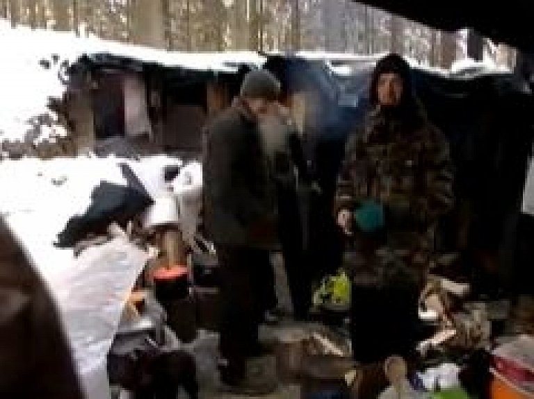 Ogres mežos gadiem dzīvo cilvēki (video)