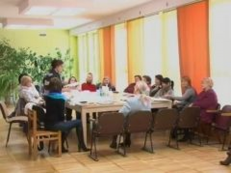 Amatas novadā apmāca guļošo slimnieku aprūpētājus (video)