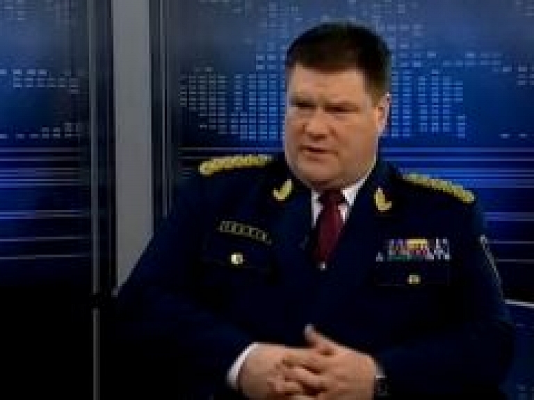 Bērna sakropļošanā apsūdzētās siguldietes mirušo bērnu mirstīgās atliekas ekshumētas (video)