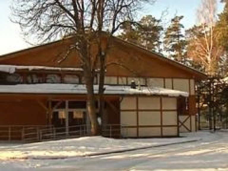 Pērn uzbūvētais reitterapijas komplekss "Vaivaros" tā arī nav sācis darbu (video)