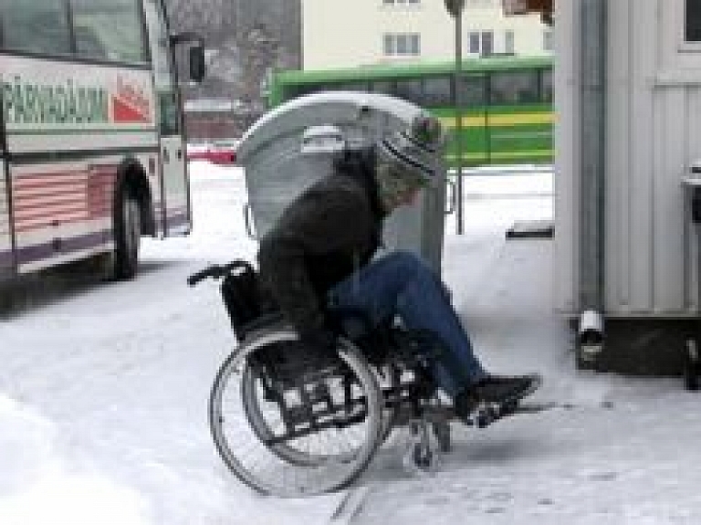 Smiltenes autoostā atklātās publiskās tualetes nav pieejamas cilvēkiem ar invaliditāti (video)