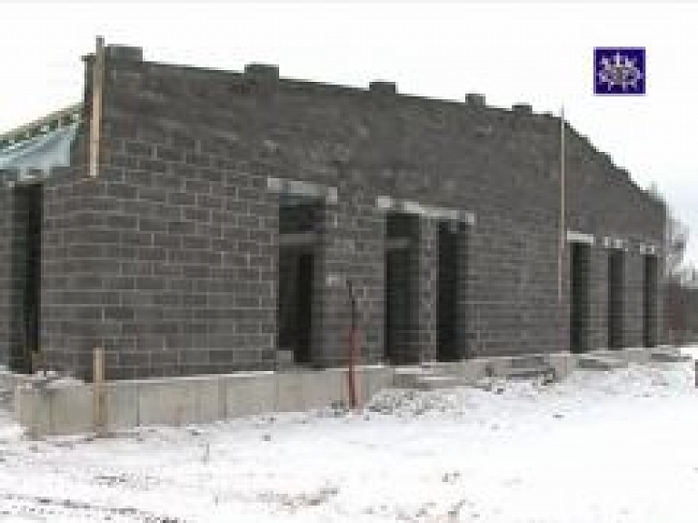 Talsu TV: CSDD ēkai Talsos drīz gaidāmi spāru svētki (video)