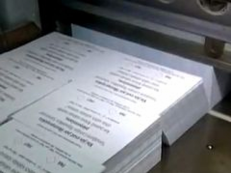 Madonas tipogrāfijā sāk drukāt referenduma balsošanas zīmes (video)