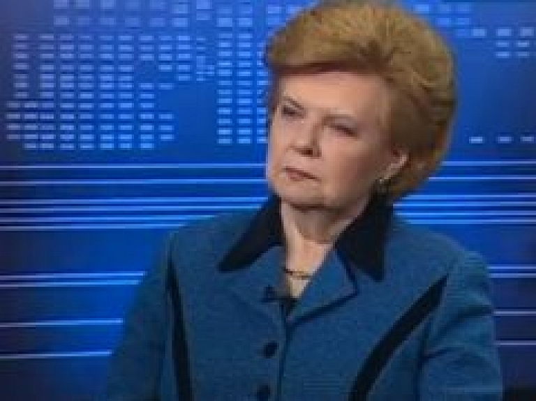 Vīķe-Freiberga: valodu referendums ir "falša problēma" (video)