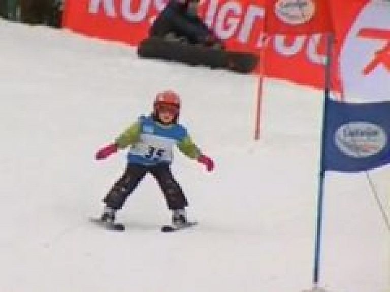 Reiņa trasē atzīmē Vispasaules Sniega dienu (video)