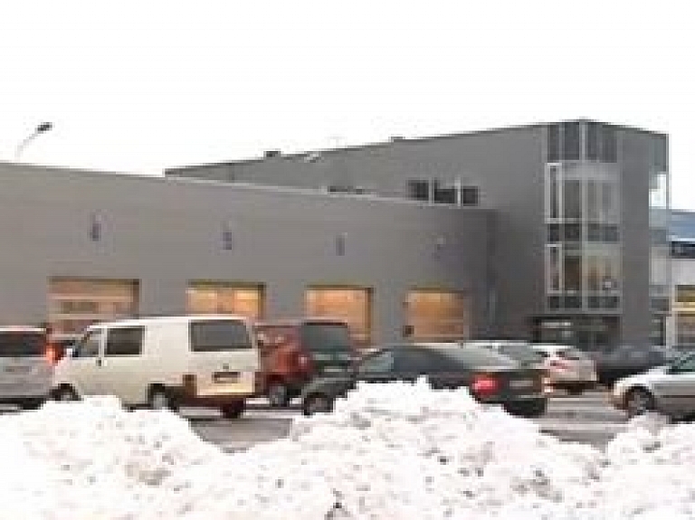 Pēc deviņiem gadiem kandavniece atgūst nozagto BMW (video)