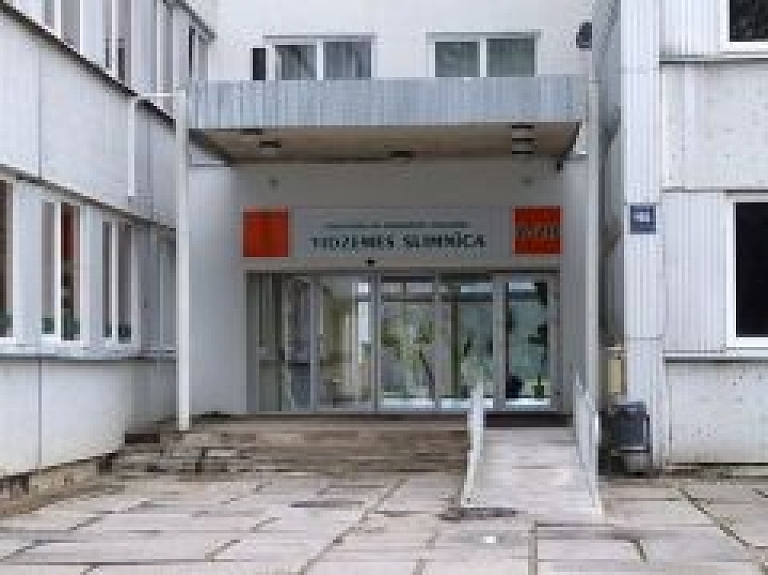 "Vidzemes slimnīcai" ik mēnesi pieaug slimnieku parādi (video) - papildināts
