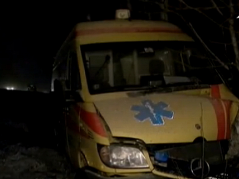 Pie Rubenes smagā autoavārijā cieš pieci cilvēki (video) - papildināts