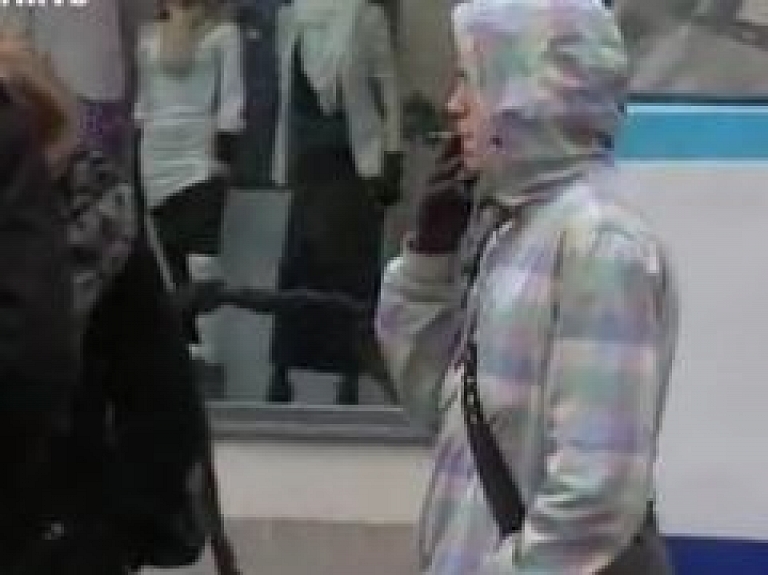 Rīdzinieks aicina smēķētājus padomāt par līdzcilvēkiem (video)