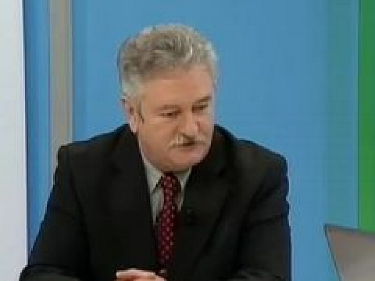 Salkazanovs: pasažieru pārvadājumos rentabli ir tikai 10% reisu (video)