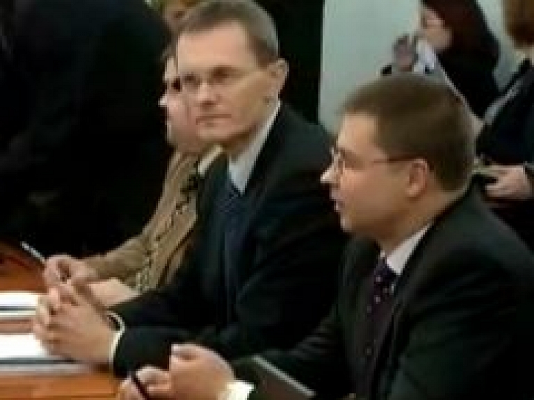 Noslēdzas starptautiskā aizdevuma programma Latvijai (video)