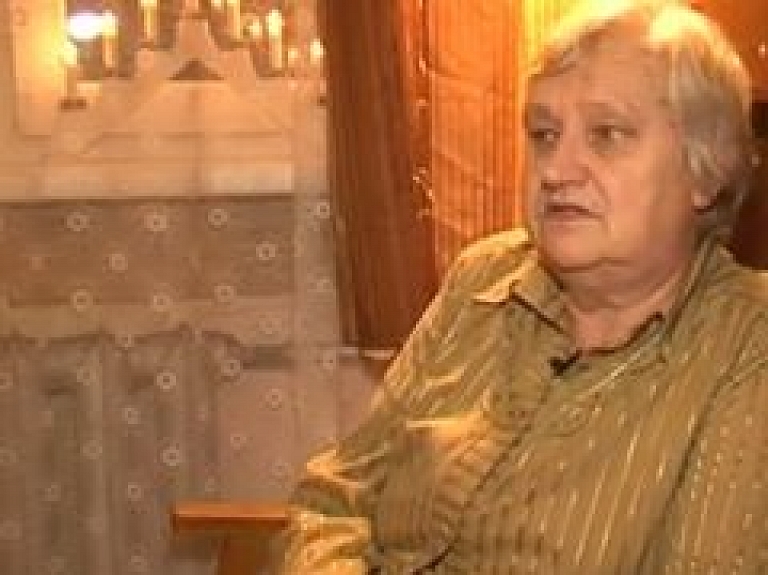 Ogres iedzīvotāja krāpnieces dēļ paliek bez privātmājas (video)