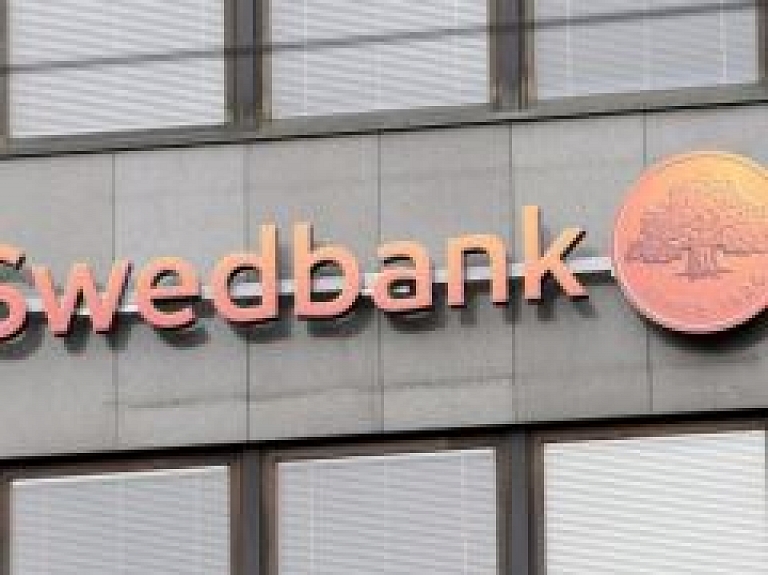 Neskatoties uz baumām "Swedbank" spējīga strādāt gan ikdienas, gan ārkārtas apstākļos(video)