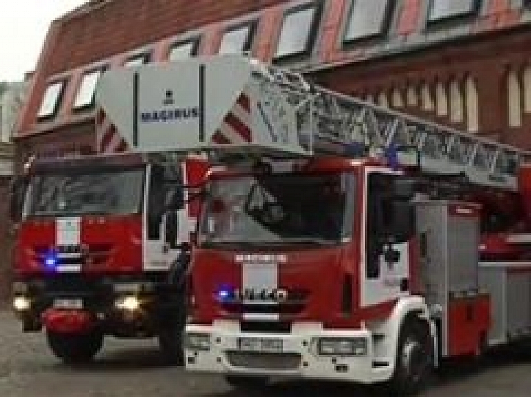 VUGD Valkas daļa saņem jaunu ūdensvedēju un autokāpnes (video)