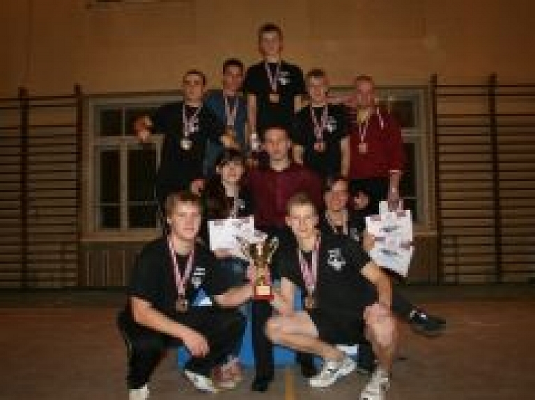 Jēkabpils sportisti Latvijas čempionātā svarbumbu sportā Rīgā izcīna 10 medaļas