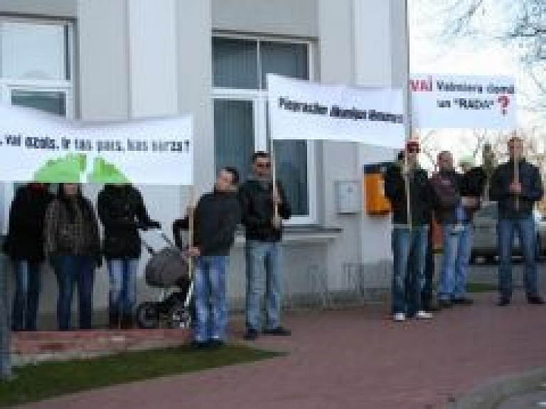 Valmieras pašvaldības vadība tiksies ar piketa dalībniekiem (video) - papildināts