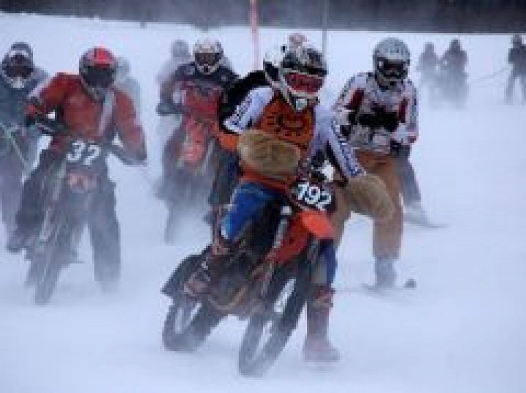 MOTOSKI izcīna finansējumu jaunās sezonas motoskijoringa sacīkstēm (galerija)