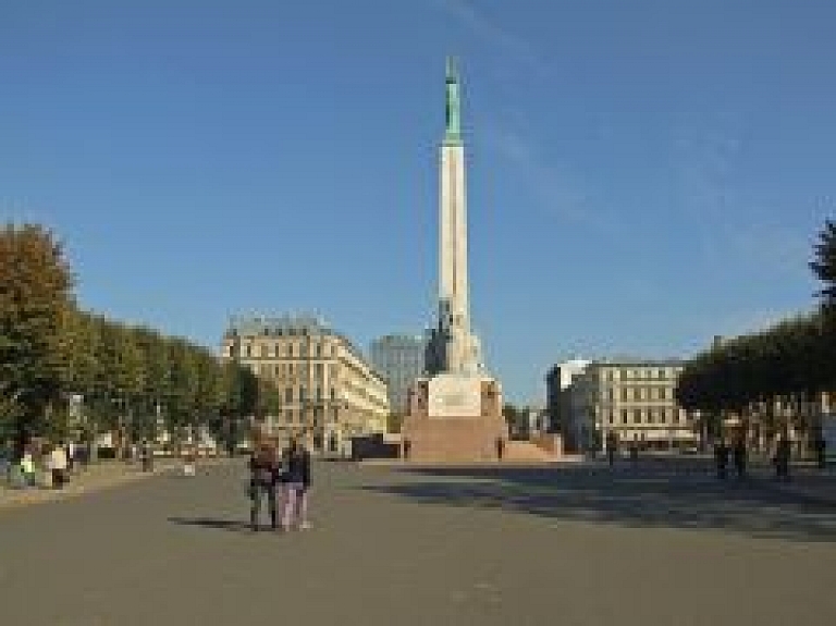 Lielbritānijas mākslinieks Rīgā īstenos akciju "Walk the Line"