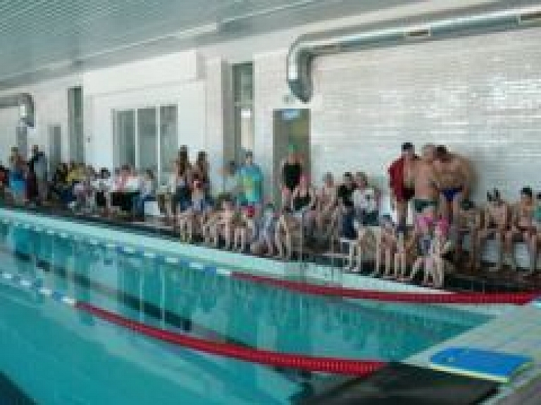 Salā aizvadītas 2011.gada sezonas atklāšanas sacensības peldēšanā