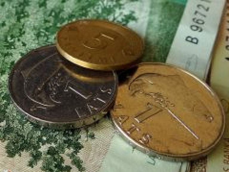 Laikraksts: Jelgavas pašvaldības vadība strādā tikpat, bet saņem vairāk